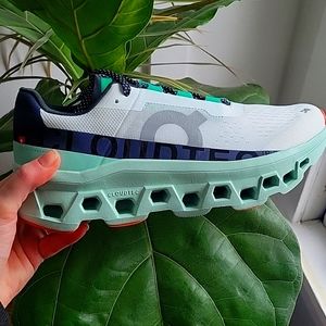 ON CLOUD MONSTER WHITE/CREEK BRAND NEW